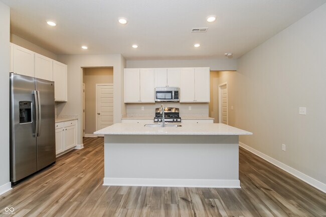 Building Photo - 9237 Larson Dr