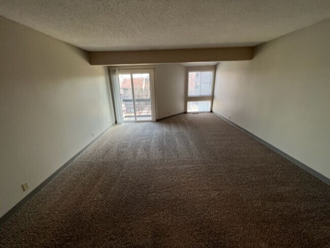 Building Photo - 2Bed DOWNTOWN!!