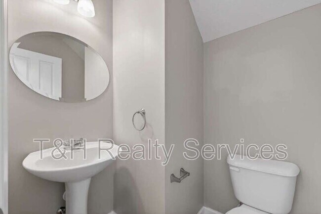 Building Photo - 156 Haugh St