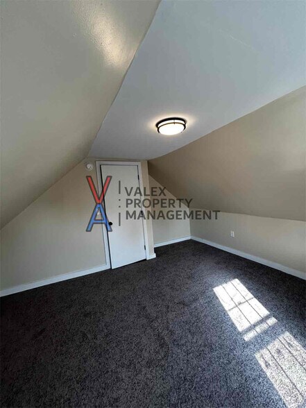 Building Photo - 156 Fallbrook St