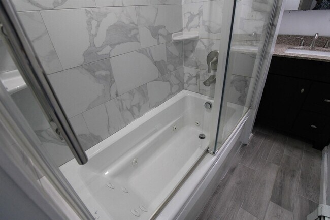 Building Photo - 803 2nd St