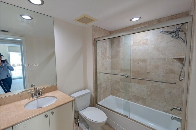 Building Photo - 1745 E Hallandale Beach Blvd