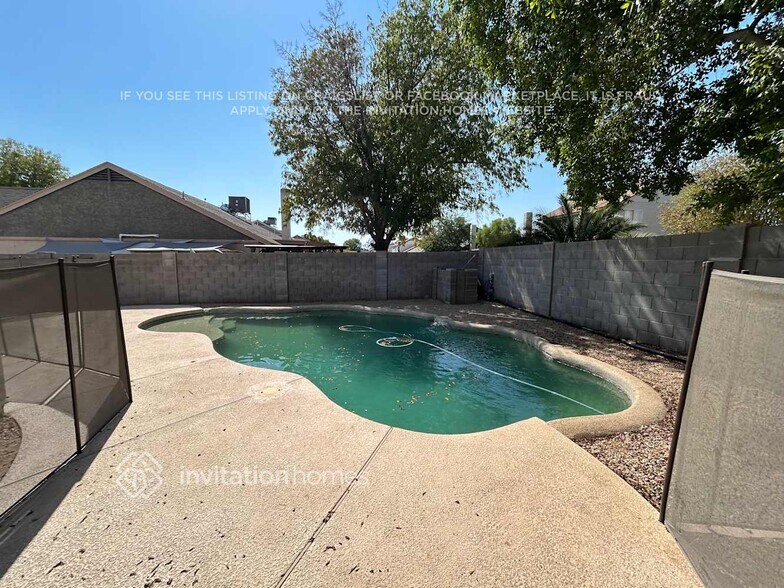 Building Photo - 6748 W Cinnabar Ave