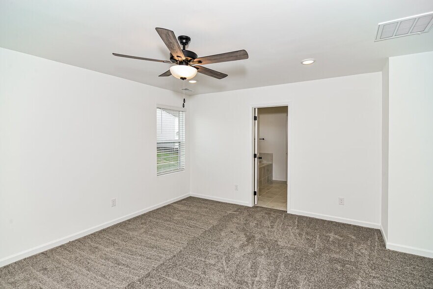 Building Photo - 249 W Millbrook Dr