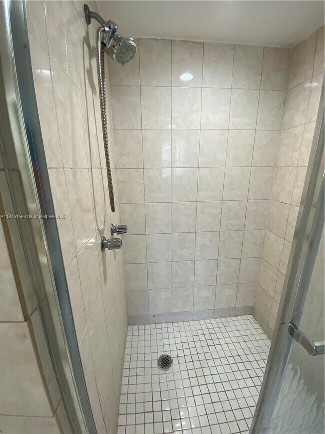 Building Photo - 10090 NW 80th Ct