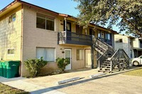 Building Photo - 611B
