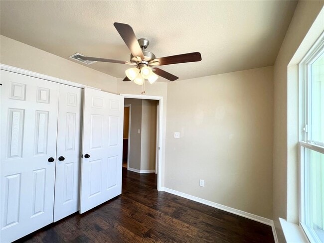 Building Photo - 100 Sandstone Dr