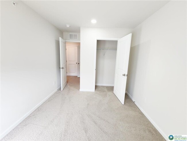 Building Photo - 1182 Susan Cir