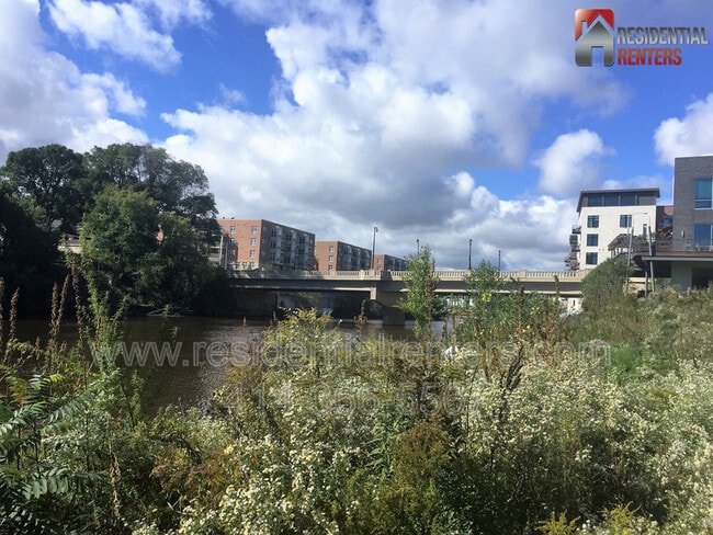 Building Photo - 2121 N Riverboat Rd