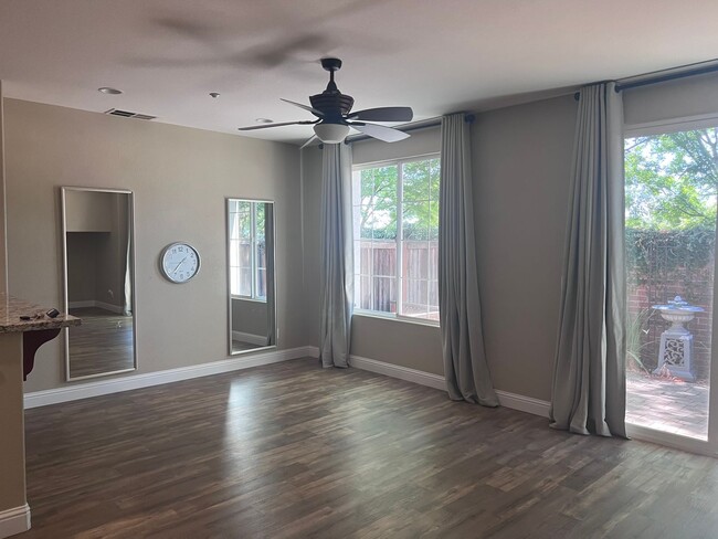 Building Photo - Coppergate Townhome