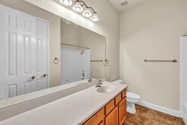 Building Photo - 15220 Interlachen Dr