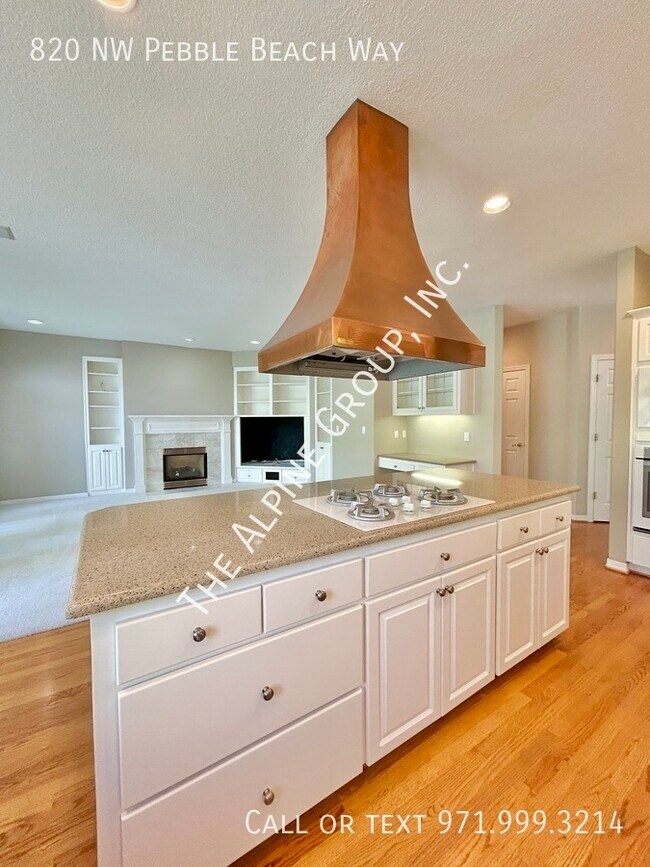 Building Photo - 820 NW Pebble Beach Way