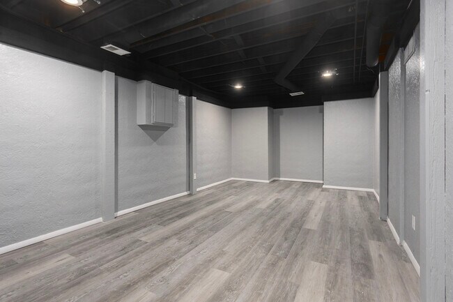 Building Photo - 577 NW Valleybrook Rd