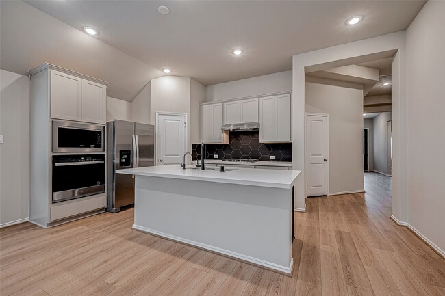 Building Photo - 8539 Int'l Fls Dr