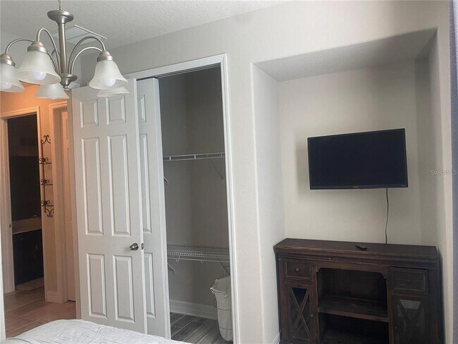Building Photo - 3020 Jardin St