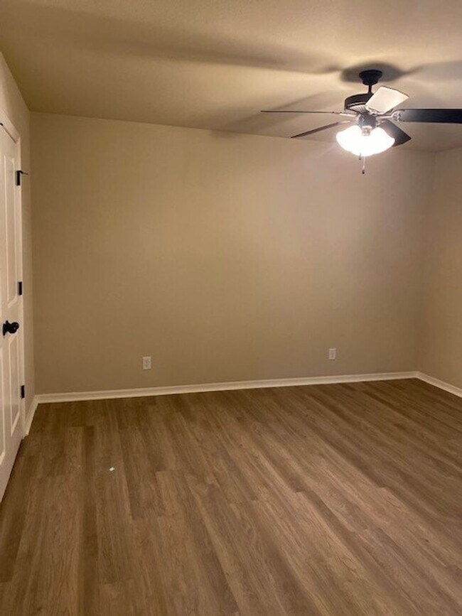 Building Photo - Spacious 4 Bed | 2 Bath | Large backyard | Bixby