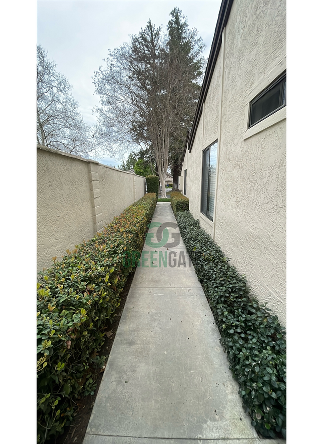 Building Photo - Gate Community 2 Bedroom Condo Availabilit...