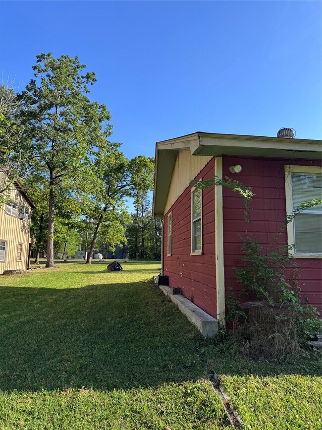 Building Photo - 479 County Rd