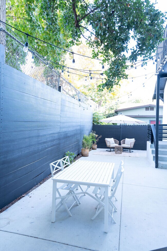 Building Photo - 156 W Peoria St