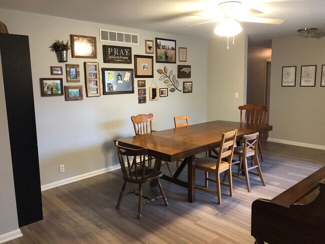 Building Photo - 3629 S Kingsbury Ave