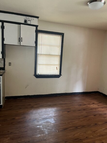 Building Photo - 4088 N Foster Dr