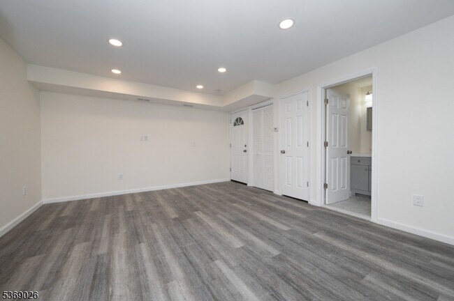 Building Photo - 287 Orange St