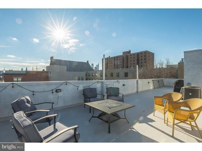 Building Photo - 1000 N Marshall St