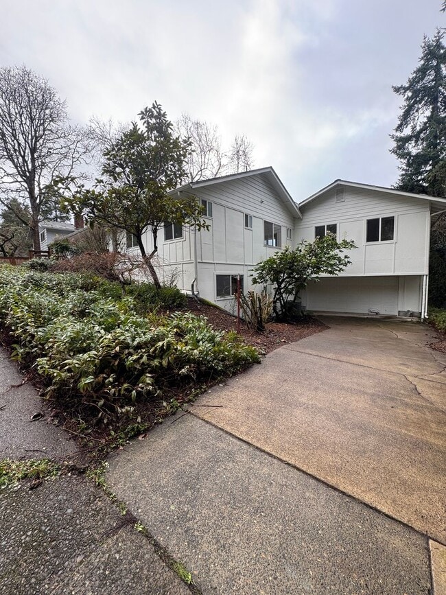 Building Photo - 5-Bed, 3-Bath in South Eugene