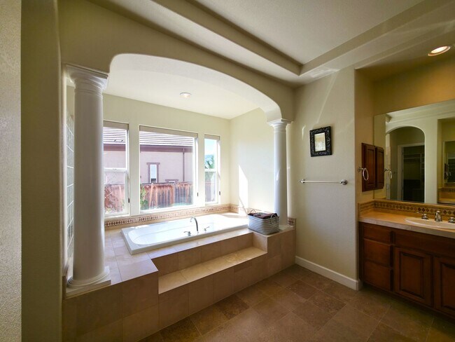 Building Photo - All-Inclusive Executive Luxury in Somerset...