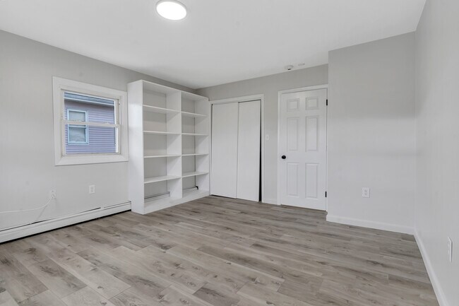 Building Photo - 107 Roosevelt St