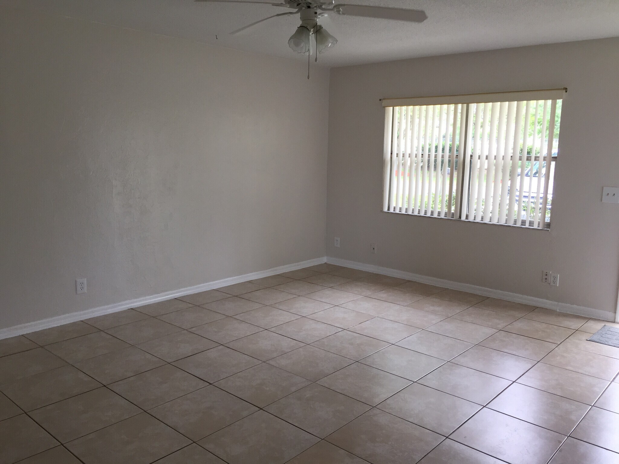 Building Photo - 415 Fox Pl