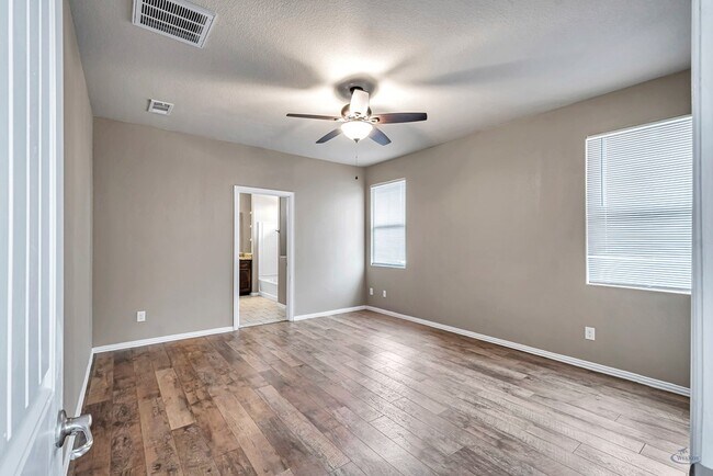 Building Photo - 5 Brooks Ranch Rd