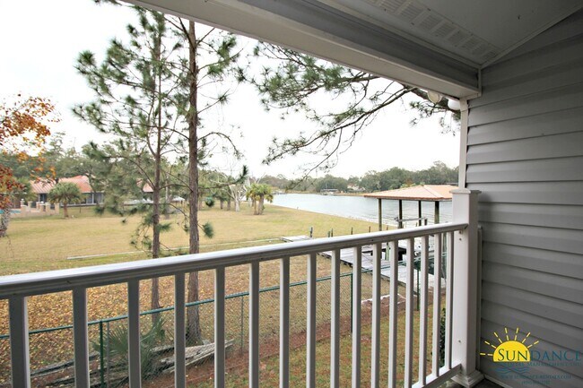 Building Photo - Lovely 2 Bedroom Waterfront Condo In Shalimar