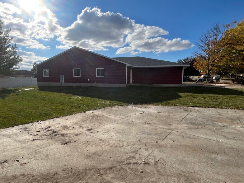 Building Photo - 1800 Sheldon Ave