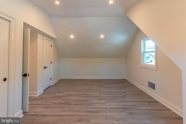 Building Photo - 248 Penncrest Dr