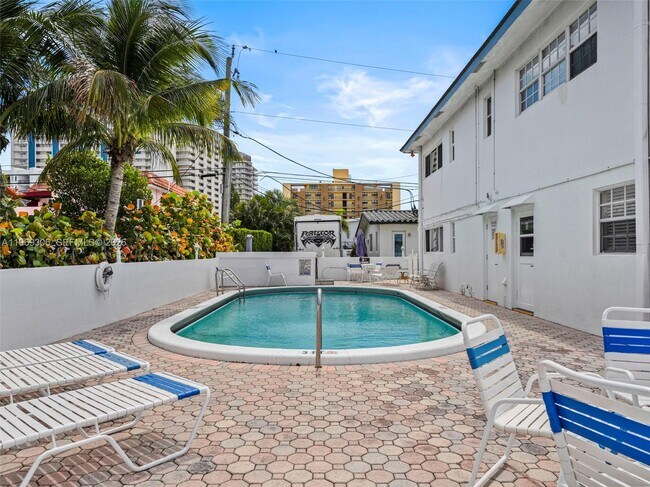 Building Photo - 3220 NE 10th St