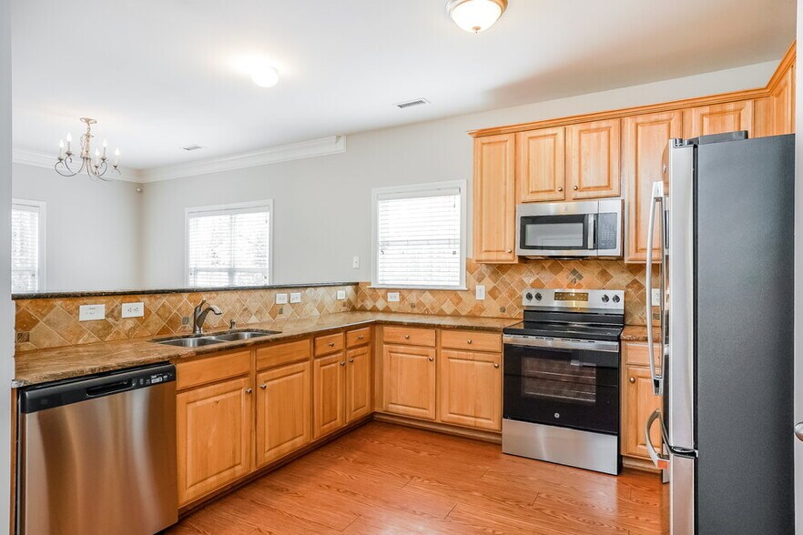 Building Photo - 180 Willowbrook Cir