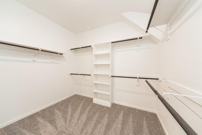 Building Photo - 7035 Toluca Dr