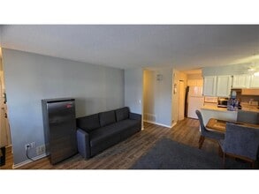 Building Photo - 9461 Ranchview Ln N