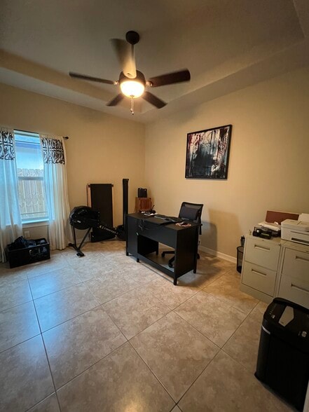 Building Photo - 2100 Rice Ave