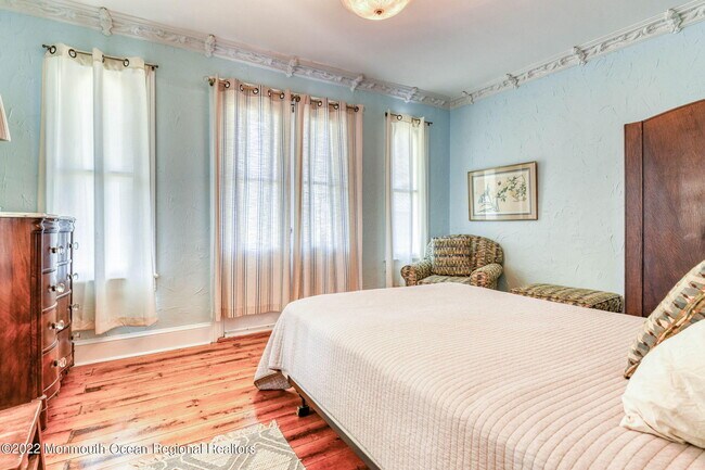 Building Photo - 14 New York Ave