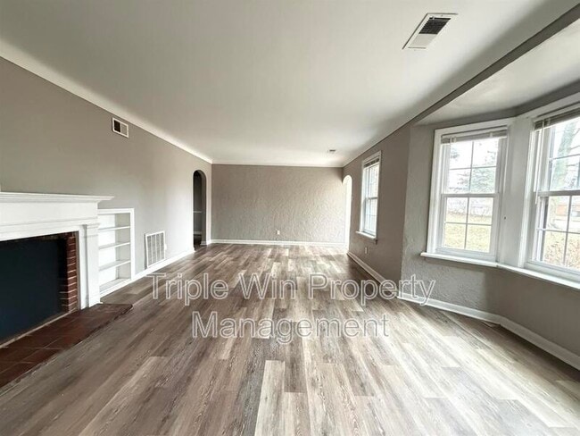 Building Photo - 520 Hentschel Pl