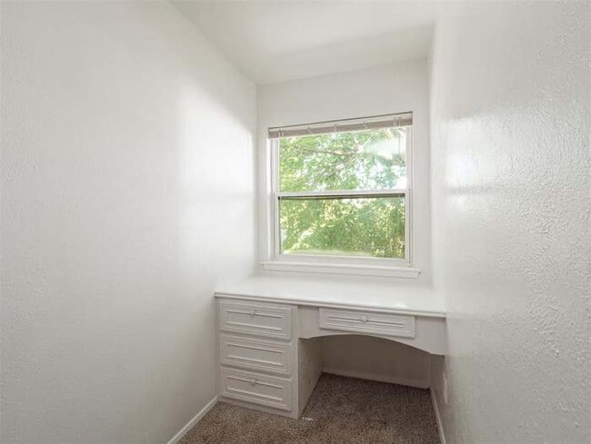Building Photo - 404 Carter Dr
