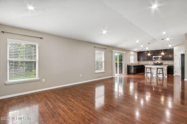 Building Photo - 4619 Pine Lake Dr