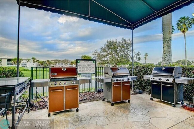 Building Photo - 4501 Martinique Way