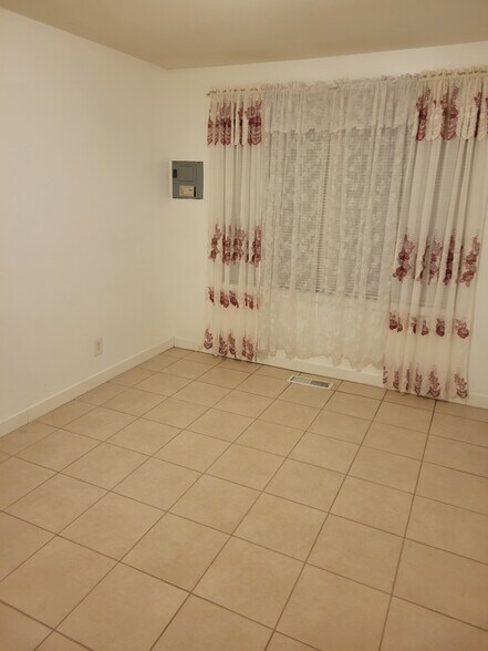 Building Photo - 206 Glenview Ave