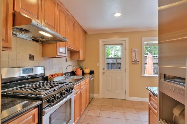 Building Photo - 467 Chestnut Ave