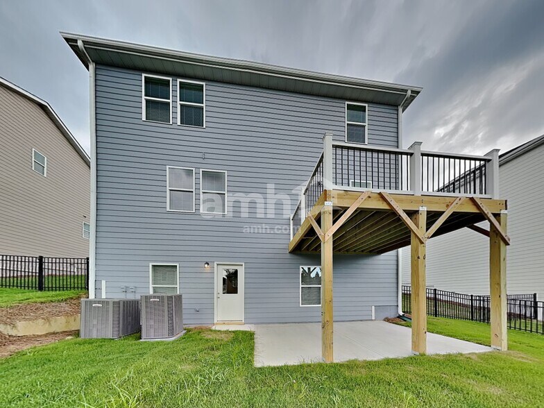 Building Photo - 1624 Soapstone Rd