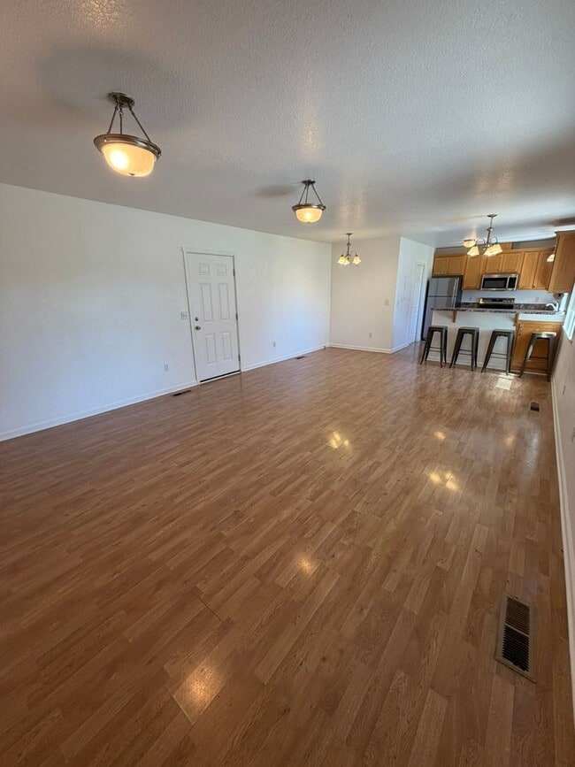 Building Photo - Beautiful 2 Bedroom on a Large Corner Lot!