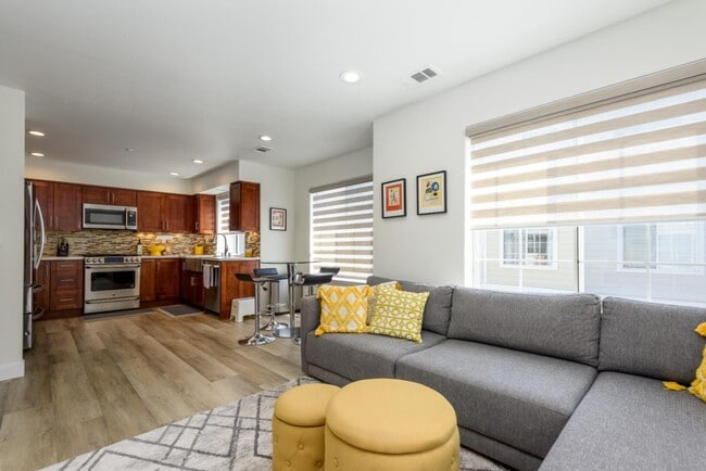 Building Photo - 1 Passage Ln